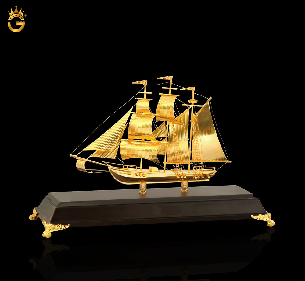 Thuyền buồm mạ vàng 24k dài 30 cm, cao 22 cm